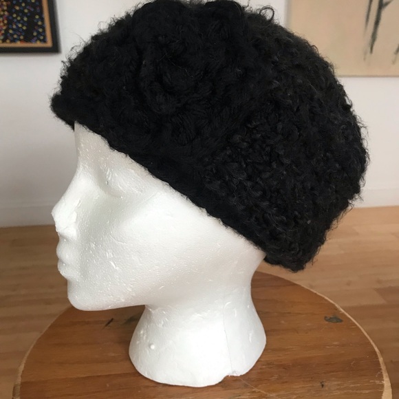 Hand knitted soft wool hat with flower - Picture 2 of 3